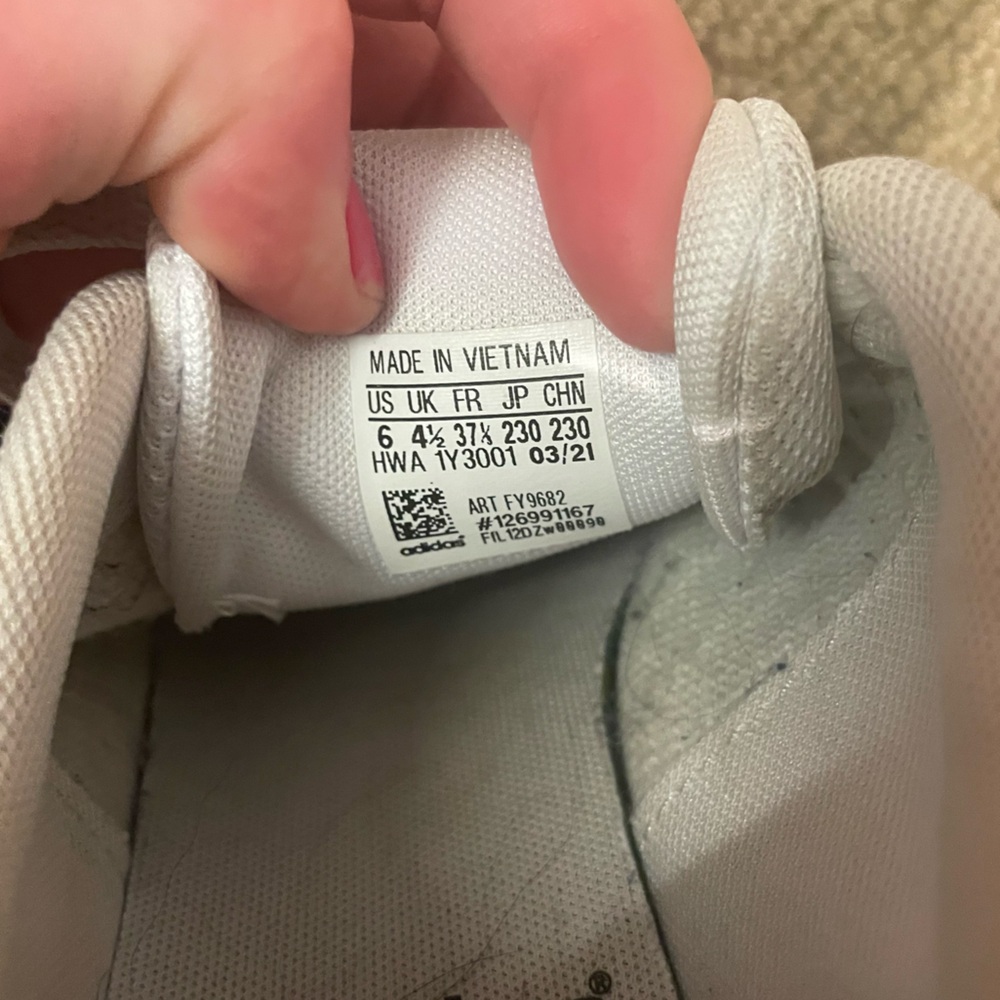 Adidas - Picture 3 of 6